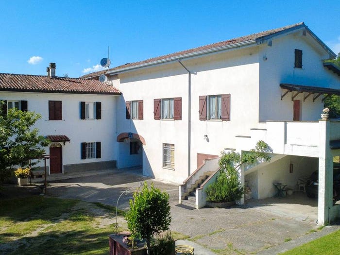Casa con 6 locali in vendita in Garbagna