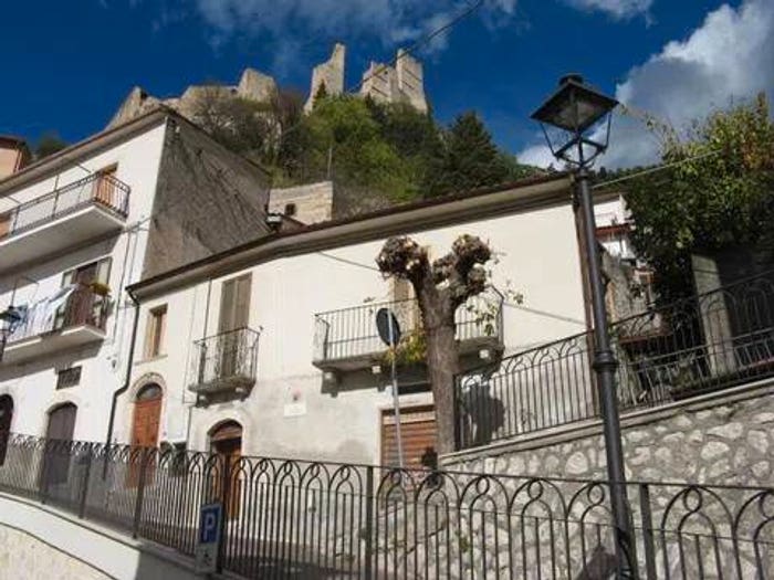 Casa con 6 locali in vendita in Via G Rossini, Roccacasale