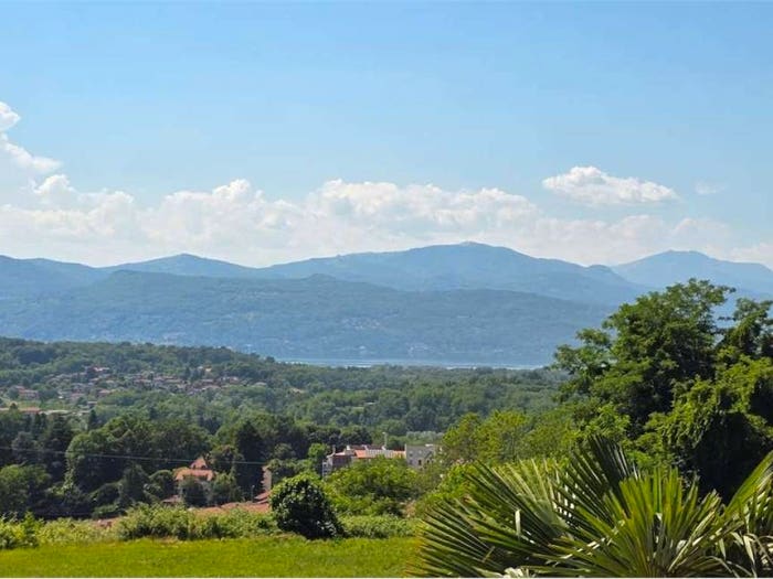 Casa con 6 locali in vendita in via castellaccio, Centro, Brebbia