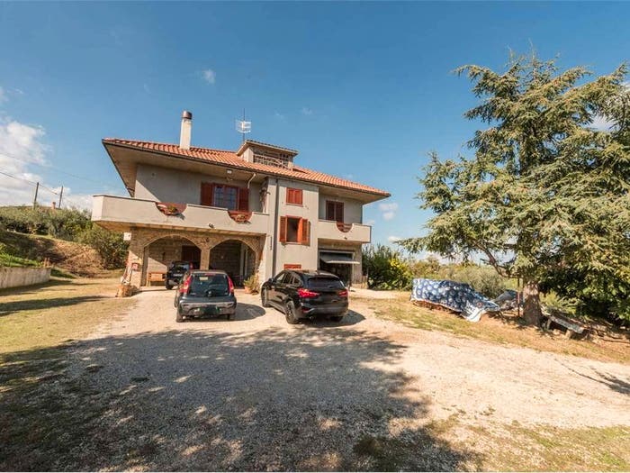 Casa con 6 locali in vendita in VIA DELLE VIGNE, Collecorvino