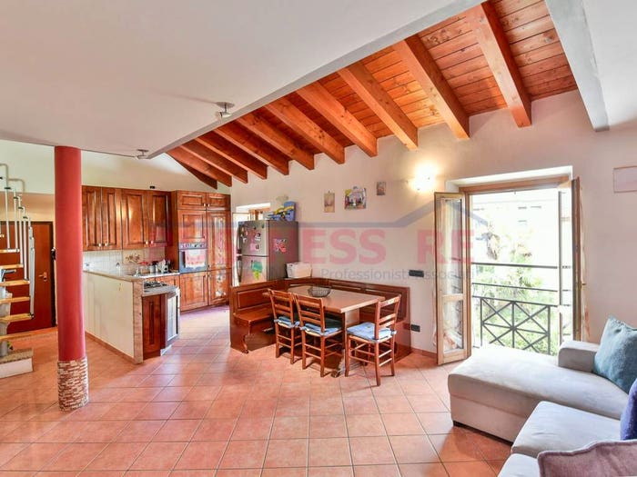 Appartamento trilocale in vendita in Via L Carpani, Centro, Erba