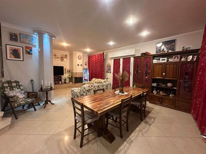 Casa con 6 locali in vendita in Via Benedetto Zallone, Cento Paese, Cento