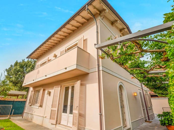 Casa con 6 locali in vendita in Via Versilia, Vittoria Apuana, Forte dei Marmi