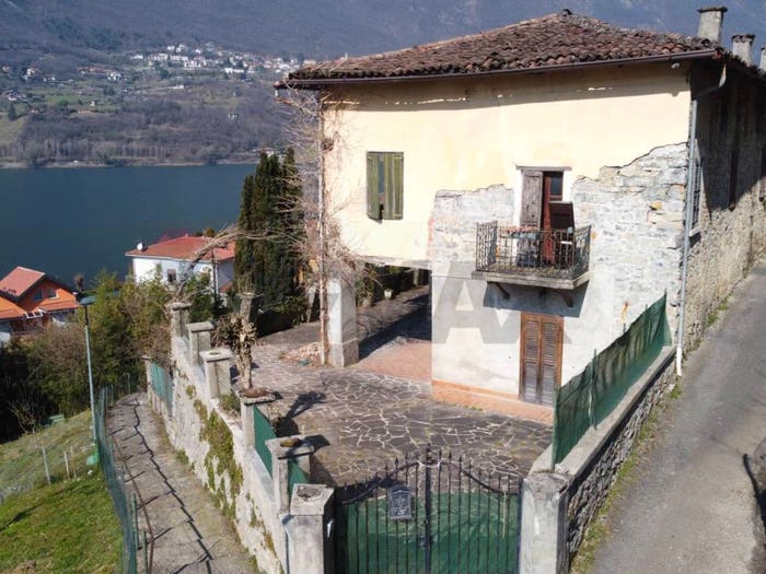 Casa con 6 locali in vendita in San Felice, Endine Gaiano