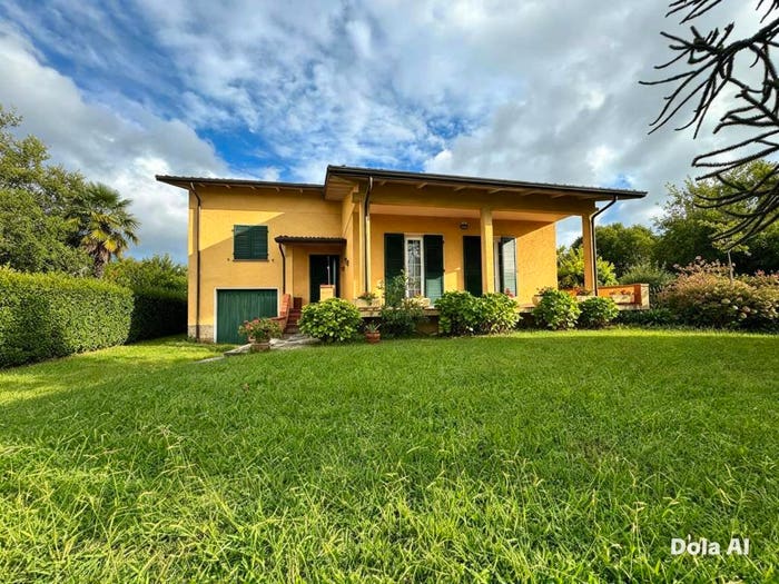 Casa con 6 locali in vendita in Via Appia, Luni