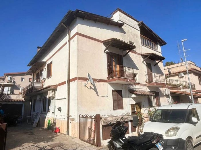 Appartamento trilocale in vendita in Via Melegnano, Labaro, Roma