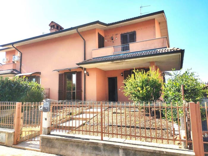 Casa quadrilocale in vendita in Via Sandro Pertini, Centro, Cura Carpignano