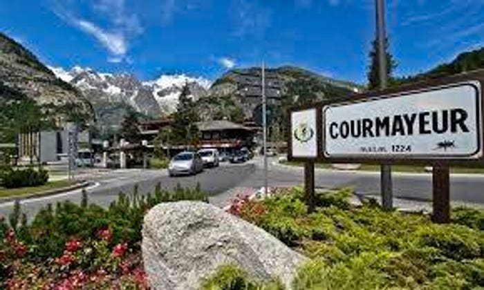 Appartamento trilocale in vendita in Via Guglielmo Marconi, Centro, Courmayeur