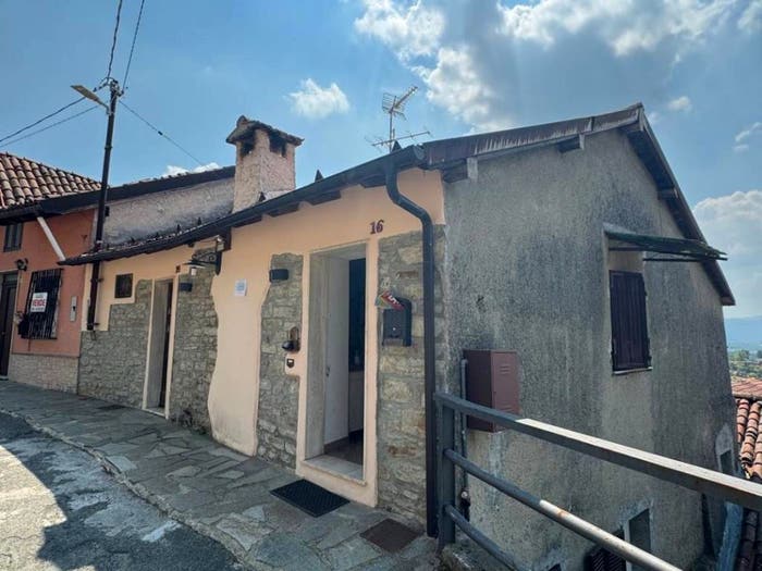 Casa con 6 locali in vendita in Via Amorina, Cremolino