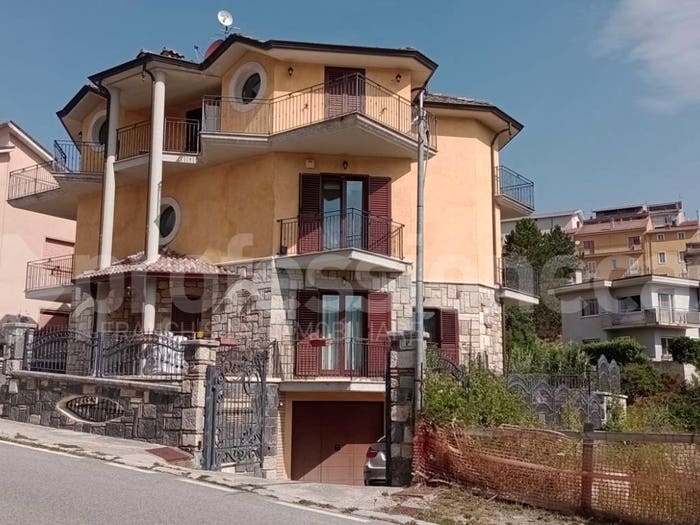 Casa con 6 locali in vendita in Via Circonvallazione C, Ateleta