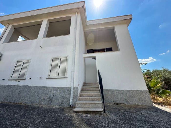 Casa trilocale in vendita in Via Gaetano Donizetti, Centro, Sarroch