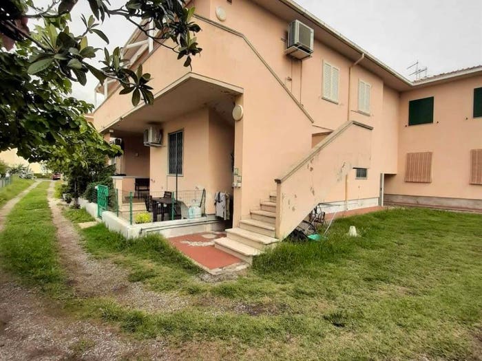 Appartamento trilocale in vendita in via Carlo Ginori, Marina di Cecina, Cecina