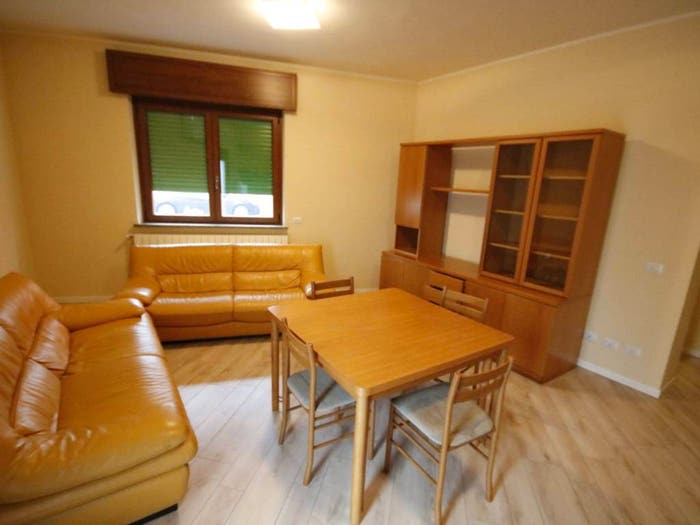 Appartamento trilocale in vendita in Piazza Dino Palladini, Centro, Crespiatica