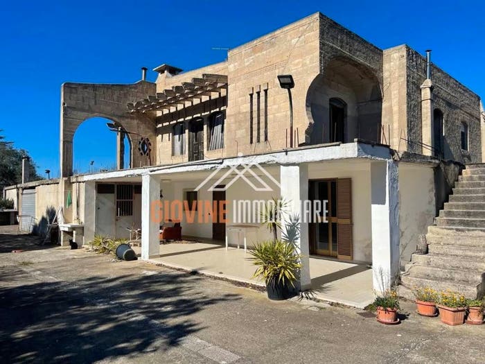 Casa con 6 locali in vendita in Via Cistertnino No Number, Martina Franca