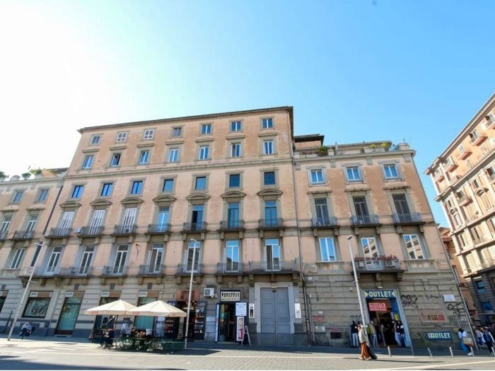 Appartamento quadrilocale in vendita in Piazza Giuseppe Garibaldi, Garibaldi Ferrovia, Napoli