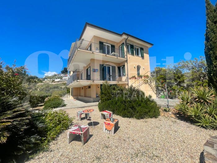 Casa con 6 locali in vendita in Via Provinciale, Centro, Costarainera