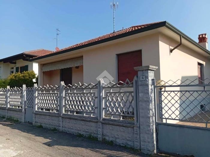 Casa trilocale in vendita in Via Giovanni Marradi, Semicentro Isola, Corbetta