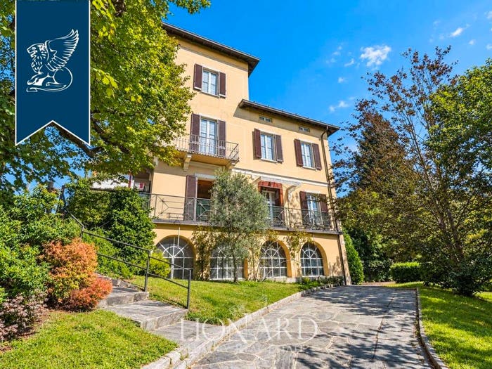 Casa con 6 locali in vendita in Brunate