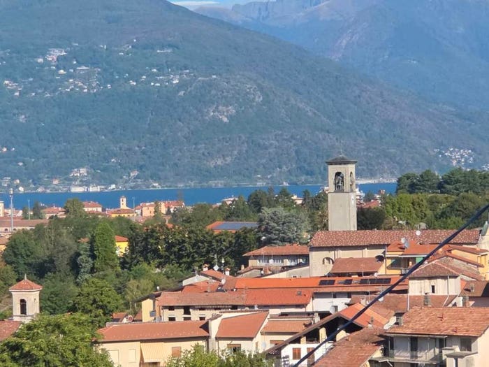 Appartamento trilocale in vendita in Via La Pezza, Centro, Luino