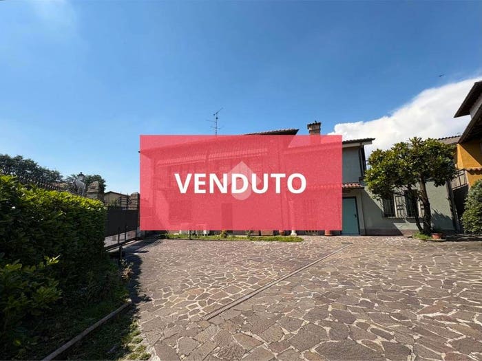 Appartamento trilocale in vendita in Piazza Vittorio Emanuele, Cazzago San Martino Calino, Cazzago San Martino