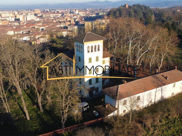 Casa con 6 locali in vendita in Corso Piave, Novi Ligure
