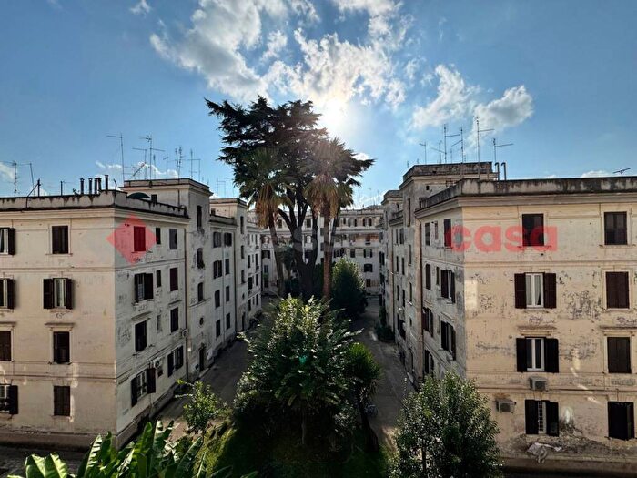 Appartamento trilocale in vendita in Via Giovanni Battista Bodoni, Testaccio, Roma