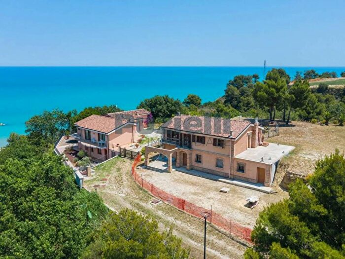 Casa con 6 locali in vendita in Fermo