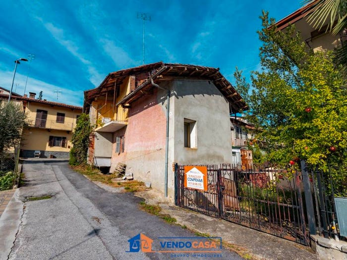 Appartamento con 6 locali in vendita in Strada Vicinale di Rubattera, Centro, Busca