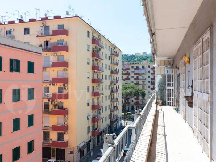 Appartamento quadrilocale in vendita in Via Sebastiano Veniero, Fuorigrotta, Napoli