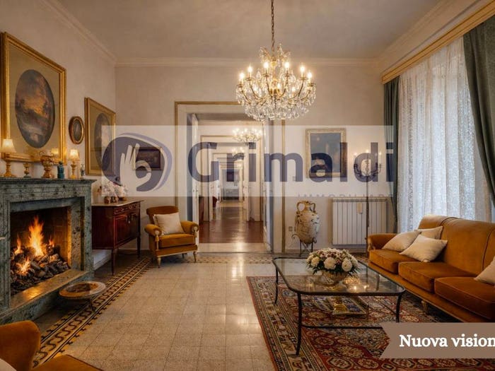 Appartamento con 6 locali in vendita in Piazza Carolina, Monte di Dio, Napoli