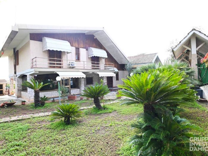 Casa con 6 locali in vendita in Viale Valle d'Itria, Centro, Cisternino