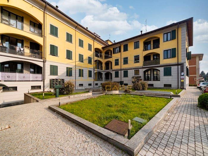 Appartamento trilocale in vendita in Via Roma, Lazzate