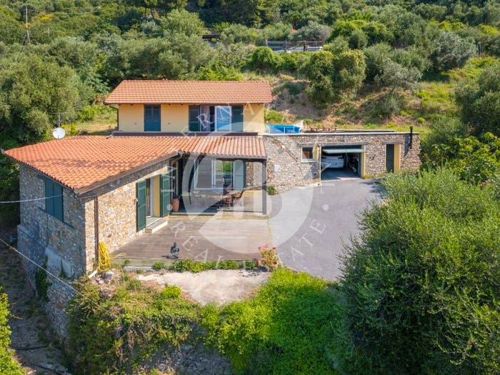 Casa con 6 locali in vendita in Cavia Regione Monti, Alassio