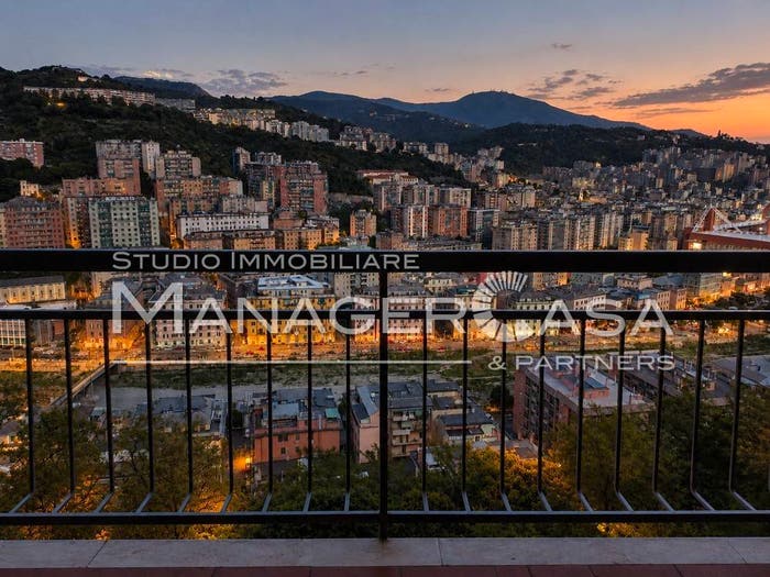 Appartamento quadrilocale in vendita in Via Antonio Burlando, Castelletto, Genova