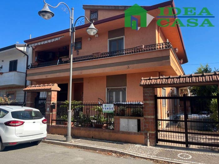 Casa con 6 locali in vendita in Via Vittorio Veneto Traversa, Camigliano