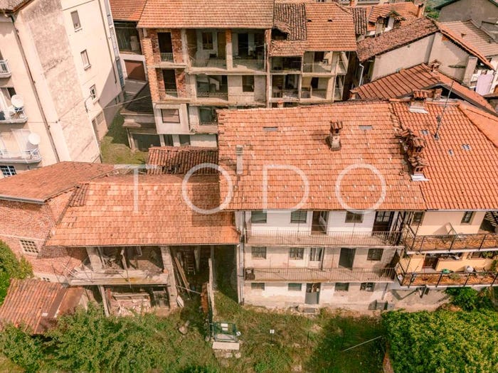 Casa con 6 locali in vendita in Via Novembre, Coggiola