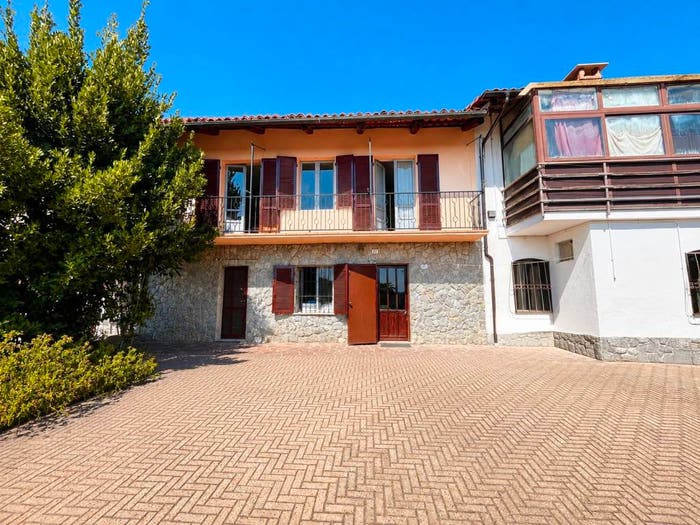 Casa con 6 locali in vendita in Frazione Tre Rivi, Tre Rivi, Monteu Roero