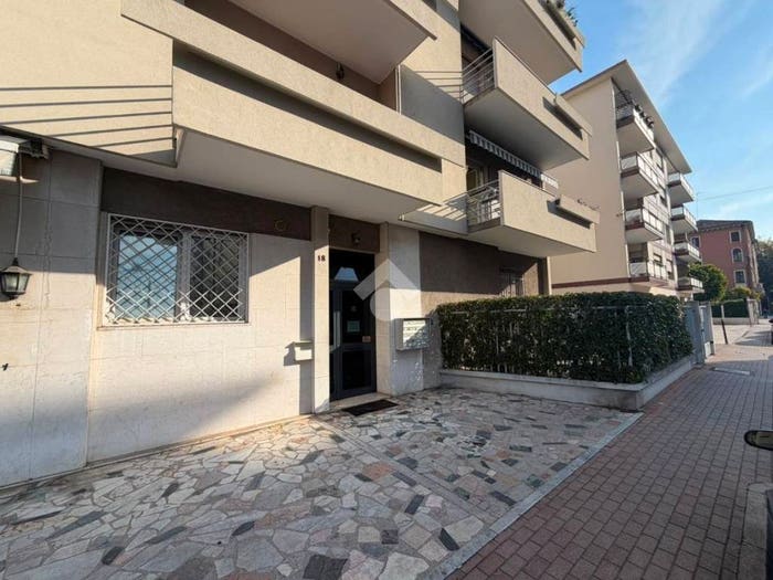 Appartamento trilocale in vendita in Via Col di Lana, Mestre, Venezia