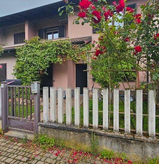 Casa con 5 locali in vendita in Via Della Repubblica, Stroppiana
