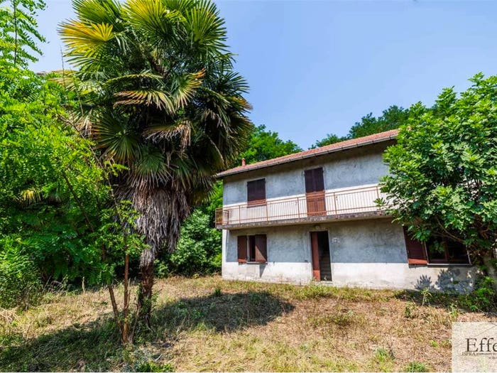 Casa con 6 locali in vendita in Via Varese, Centro, Ispra