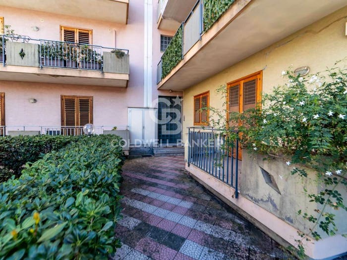 Appartamento trilocale in vendita in via Quasimodo, Santa Maria La Stella, Aci Sant'Antonio