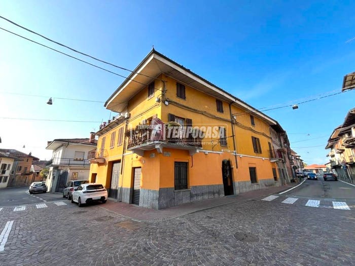 Casa con 6 locali in vendita in Via Umberto I, Centro, San Giorgio Canavese