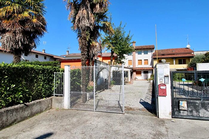 Casa quadrilocale in vendita in Via Vittorio Veneto, Gonars