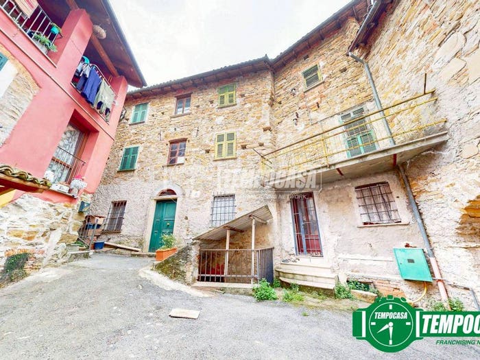 Casa con 6 locali in vendita in Via Benso Domenico, Centro, Mornese