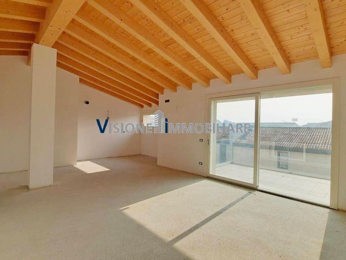 Appartamento con 6 locali in vendita in Largo San Giorgio, Centro, Noale