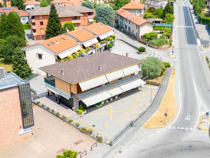 Casa con 5 locali in vendita in Via Camillo Benso Conte di Cavour, Buguggiate