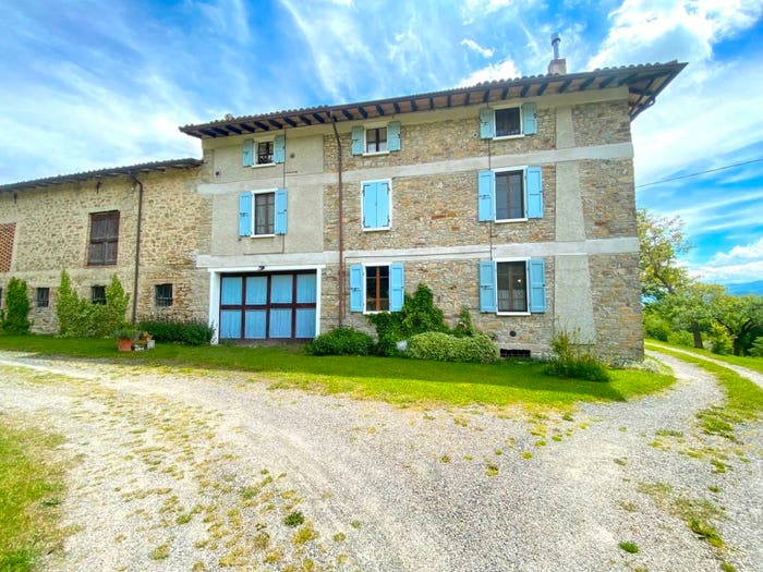 Casa con 6 locali in vendita in Strada Zumara, Palanzano