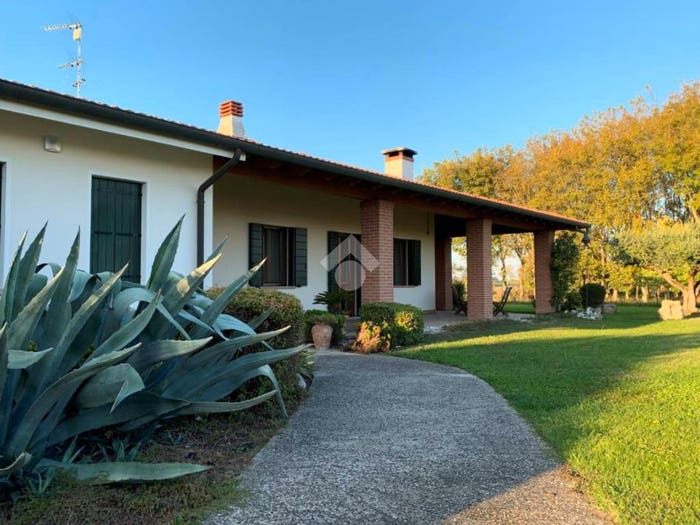 Casa con 6 locali in vendita in Via Canaletta Inferiore, Stanghella