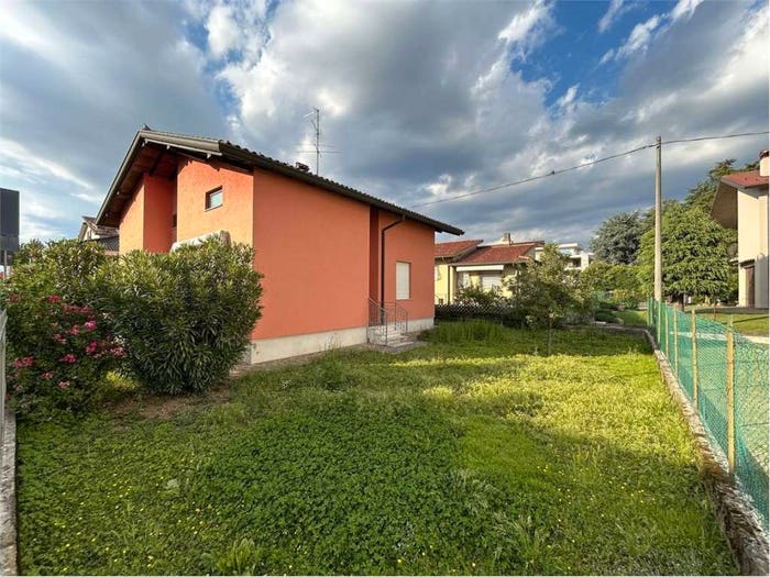 Casa con 5 locali in vendita in Azzano San Paolo