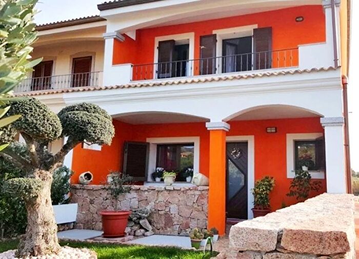 Casa con 6 locali in vendita in Santa Teresa Gallura